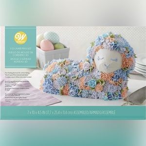 NWT Wilton 3D Lamb Cake Pan Set, 2-Piece